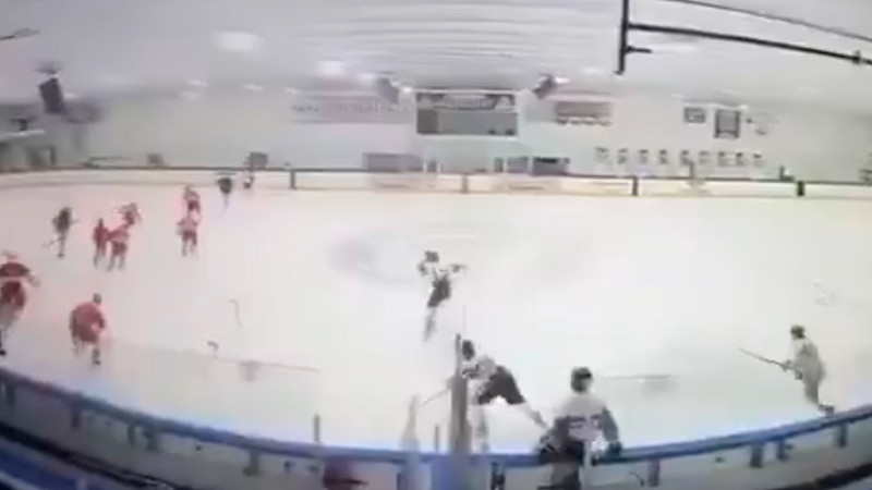 Al menos tres muertos en tiroteo durante partido de hockey en Rhode Island 