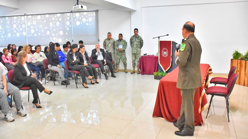 El Ejército Mexicano imparte en Uruapan la conferencia: “Difusión de la Cultura de Seguridad Nacional”   