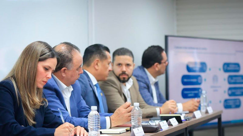 Se reúne FGE Michoacán con colectivos de familias de personas desaparecidas 