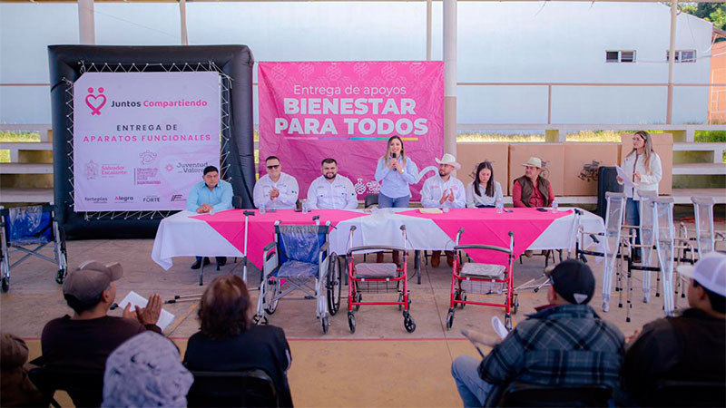 Dayana Pérez Mendoza fortalece la inclusión con entrega de aparatos de asistencia en Salvador Escalante, Michoacán 