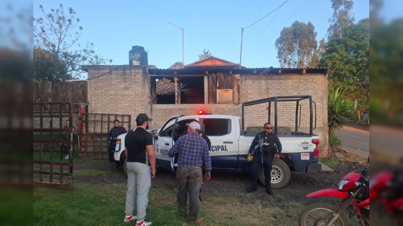 Hombre muere tras caer desde un árbol a una fogata, en Villa Madero, Michoacán 