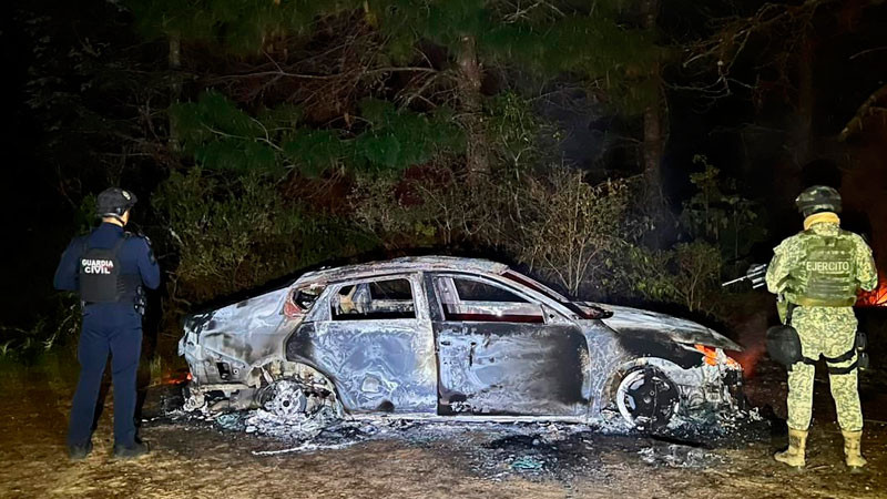 En Queréndaro, Michoacán, Investigan autoridades incendio de un automóvil  