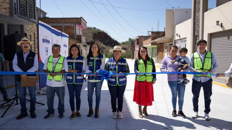Cumple Quiroga con más obra pública, inaugura Alma Mireya González red de agua potable, drenaje y pavimentación en la calle Cerro Chino 