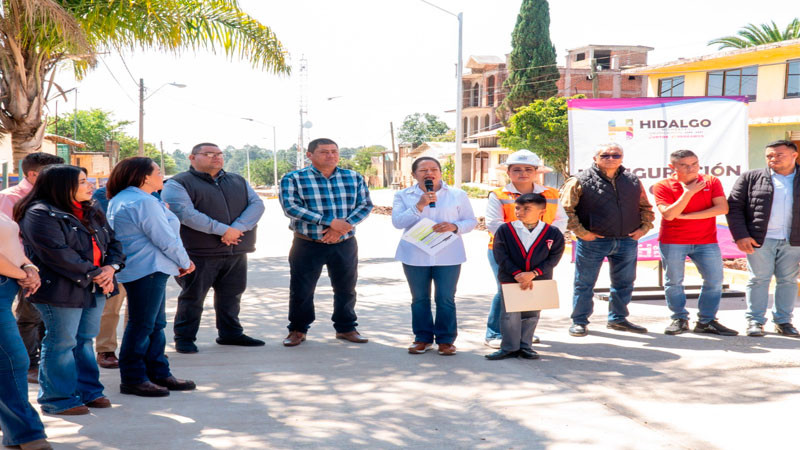 Jeovana Alcántar inaugura obra integral en tenencia de San Antonio Villalongín  