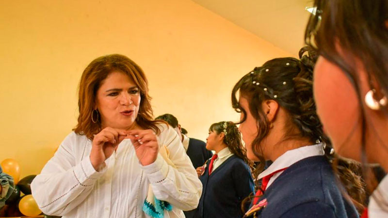 Fabiola Alanís: Michoacán, único estado del país con becas universales desde primaria hasta universidad 