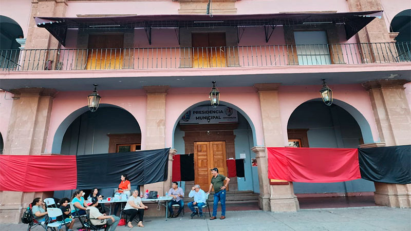 Denuncia sindicato SUESMA hostigamiento de la alcaldesa de Apatzingán y la renuncia de casi 100 afiliados 