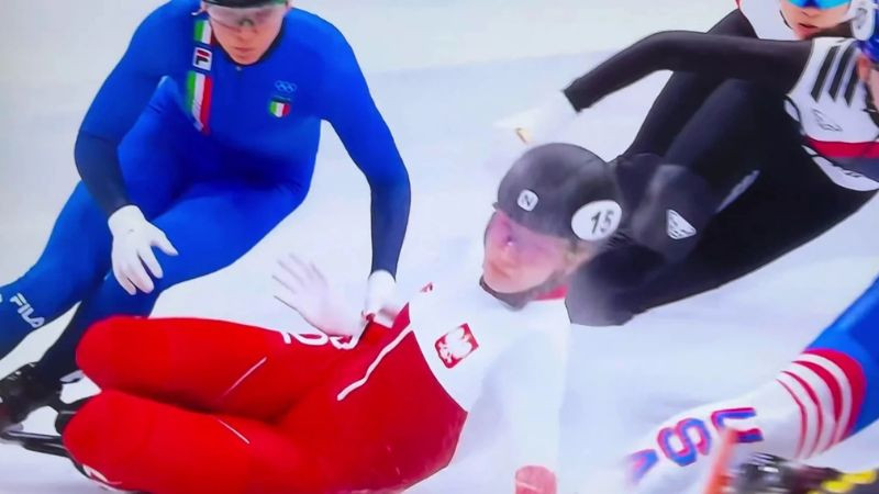 Milán 2026: Kamila Sellier sufre fuerte accidente en patinaje de velocidad 