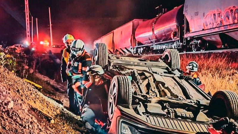 Conductor termina herido por intentar ganarle el paso al tren en la carretera a Tequisquiapan  