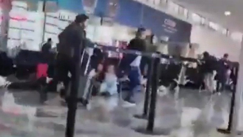 Caos en Aeropuerto de Guadalajara; reportan ingreso de sujetos armados 