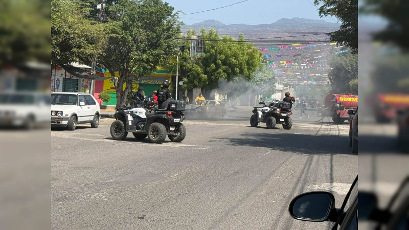 Por ola de inseguridad, quemas y bloqueos, negocios cierran las puertas y se vacían las calles de Apatzingán, Michoacán 