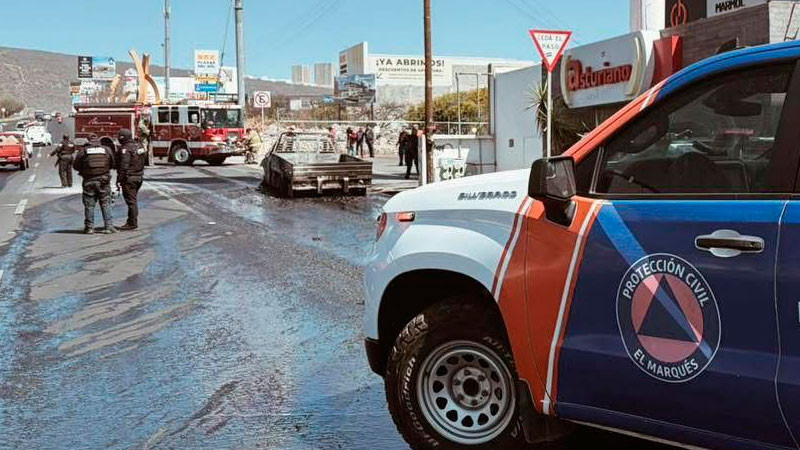 Incendio de vehículo por corto circuito en el Fray Junípero Serra, en El Marqués, Querétaro 