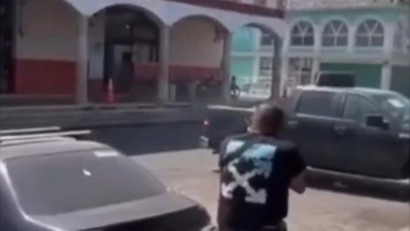 Ataque armado a presidencia de Jiquilpan, Michoacán: sujeto grita “cuatro letras” al momento de abrir fuego