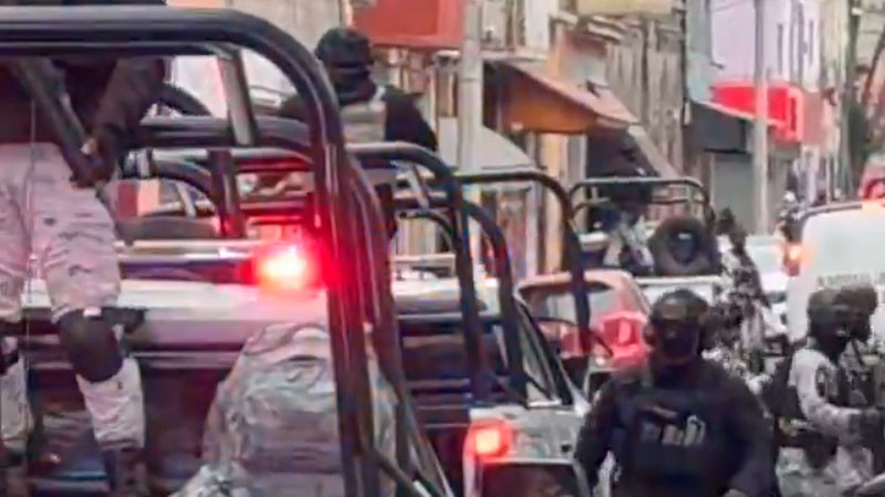 Convoy traslada a detenidos desde la FEMDO hasta el penal del Altiplano; serían escoltas de “El Mencho” 