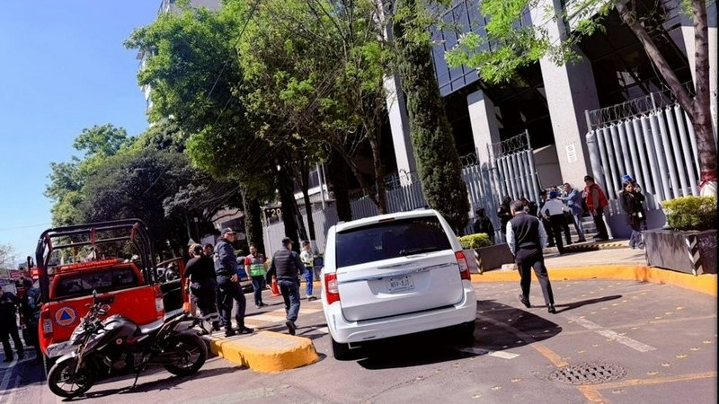 Amenaza de bomba desata evacuación masiva en Torre Prisma, sede del PJF 