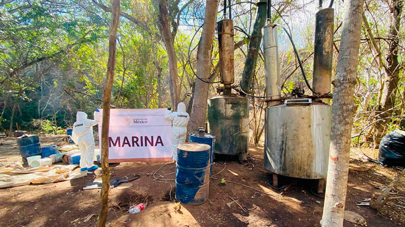 Autoridades localizan y destruyen laboratorio clandestino y más de 2 toneladas de estupefacientes en Durango 