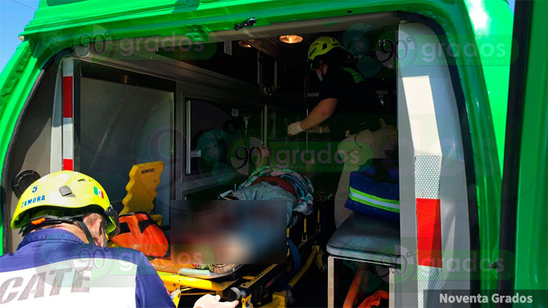 Motociclistas resultan heridos tras ser atropellados cerca de la entrada al Fraccionamiento Monte Olivo de Zamora, Michoacán