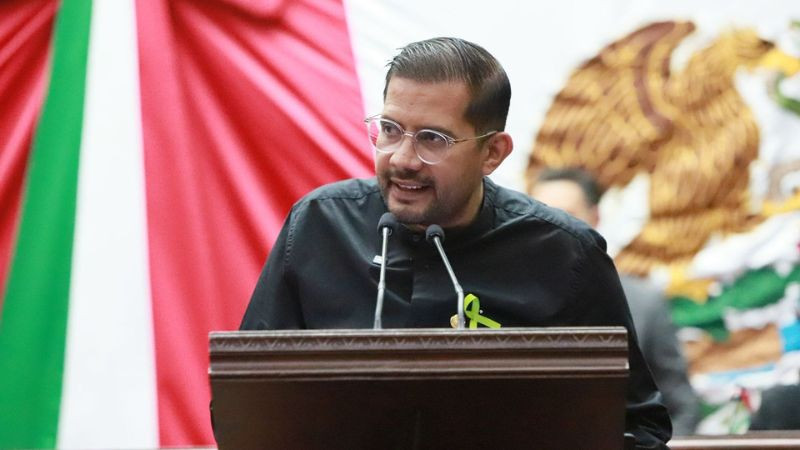 Propone Conrado Paz que oficinas de gobierno implementen firma electrónica para reducir uso de papel en Michoacán 