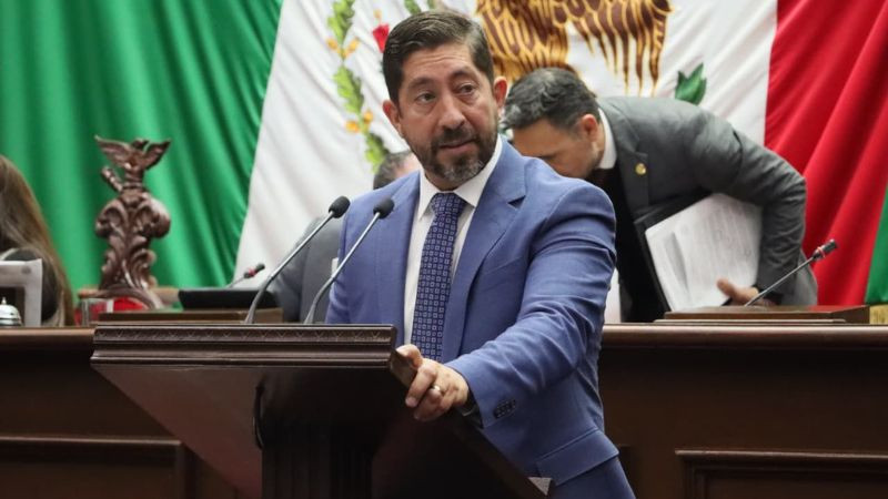 Abraham Espinoza presenta iniciativa pro adopción para mayores de edad en Michoacán 