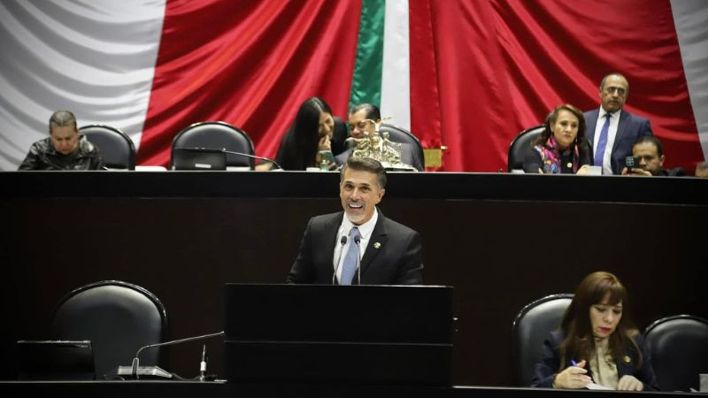 Morena suspende derechos partidarios a Sergio Mayer 