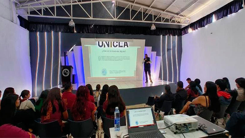 Lleva la FGE de Michoacán una jornada informativa a la UNICLA en su plantel de Zitácuaro  