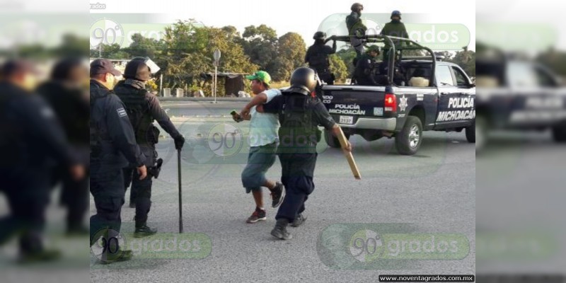 Protagonizan zafarrancho CNTE y GOEs en  Lázaro Cárdenas; hay 15 detenidos - Foto 0 