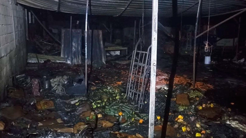 Incendio arrasa con más de 100 puestos en mercado de abastos de Ixtapaluca 