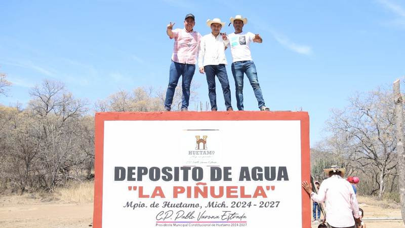 La Piñuela, ya cuenta con agua potable , gracias al compromiso cumplido por Pablo Varona en Huetamo 