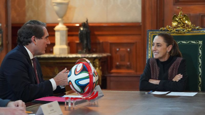 Trofeo de la Copa Mundial 2026 llegará al AIFA; Coca-Cola anuncia inversión de 6 mil millones de dólares en México 