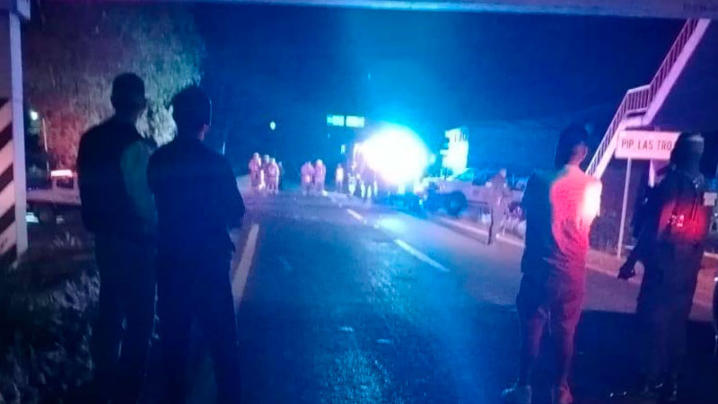 Choque en la Morelia-Pátzcuaro deja una mujer muerta y dos heridas 