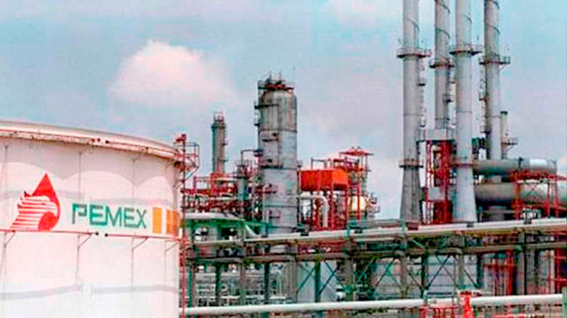 Exportaciones de crudo cayeron más del 40% en enero, informa Pemex 
