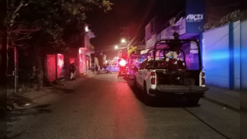 Balacera en la colonia Santa Catarina en Uruapan, Michoacán; hombre herido es llevado de emergencia a hospital 