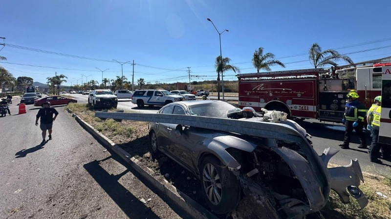 Un lesionado deja severo accidente en Juriquilla, Querétaro 