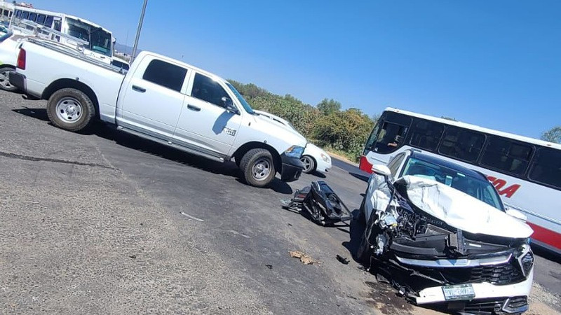 Aparatosa carambola en el libramiento Norponiente, deja al menos 10 heridos en Querétaro 