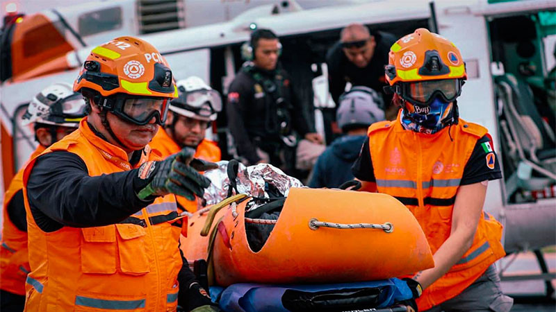 Dos menores de edad resultan lesionados al caer con un razer en un barranco de más de 100 metros de altura en Montemorelos, Nuevo León 