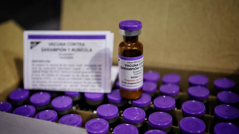 Reporta Martí Batres llegada de más de 976 mil dosis de vacunas contra sarampión al CENADI 