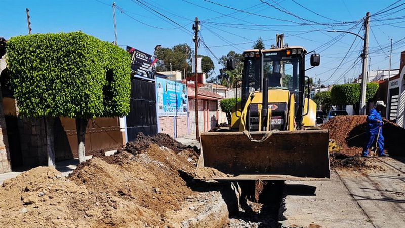 Adolfo Torres supervisa trabajos de reparación de drenaje en la colonia Nueva Chapultepec 
