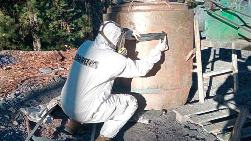 Autoridades destruyen dos laboratorios clandestinos en Durango 