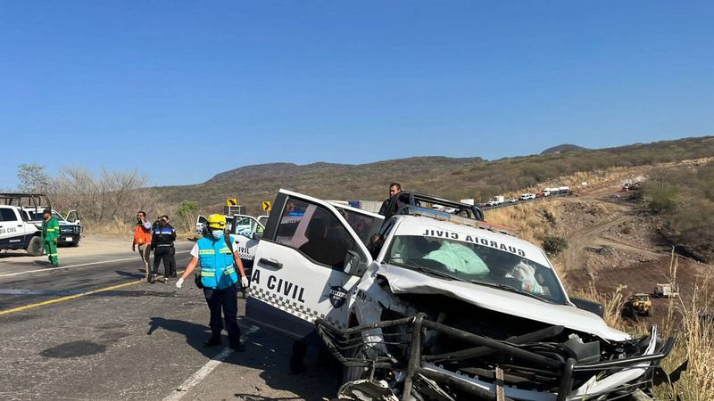 Choque de patrulla en la Siglo XXI, deja cinco policías heridos 