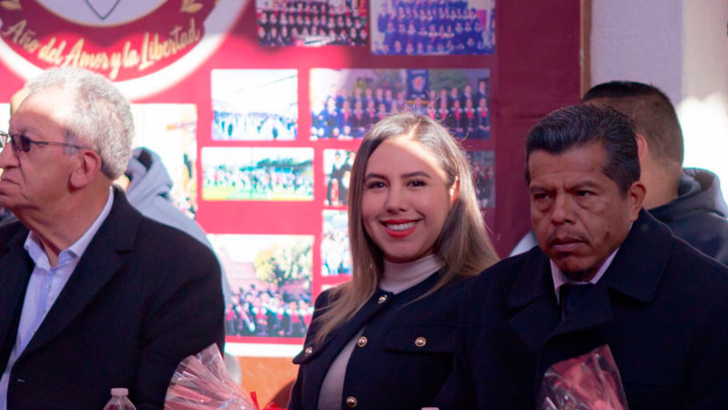 Dayana Pérez Mendoza conmemora el 75 aniversario del Colegio Sor Juana Inés de la Cruz en Santa Clara del Cobre 