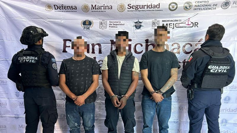 En Uruapan, Michoacán, detienen a 5 personas por posesión de droga y armas de fuego 