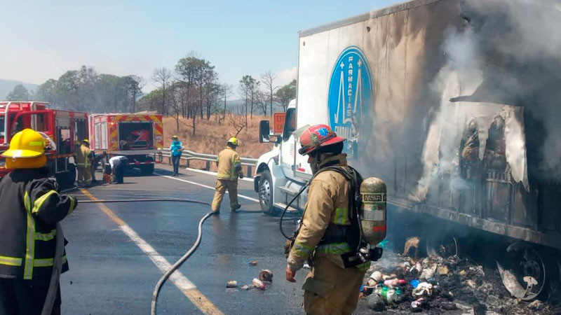 Por falla mecánica se incendia unidad pesada en la Siglo XXI 