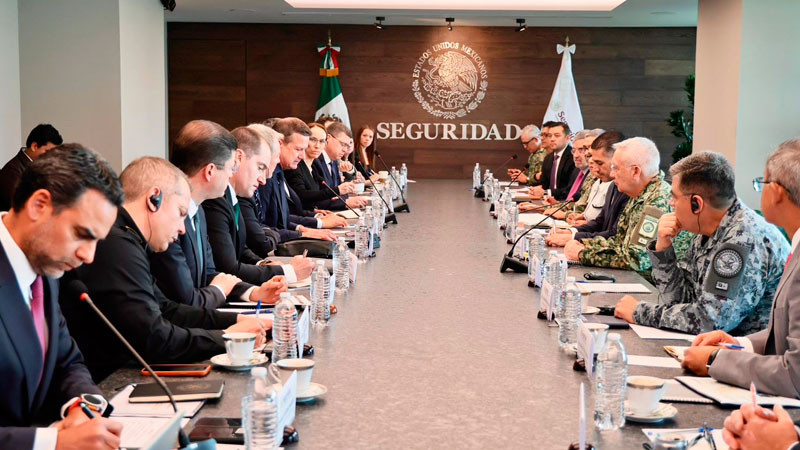 Semar refuerza seguridad en principales aeropuertos del centro de México 