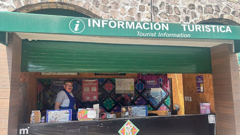 Módulos turísticos en zonas estratégicas, son parte del programa Punto Naranja 