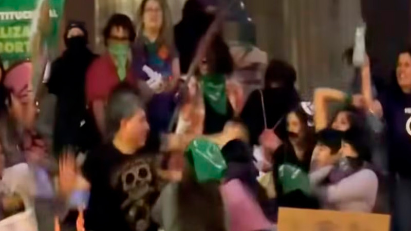 Detienen a hombre por agredir a mujeres en marcha del 8M en Guanajuato 