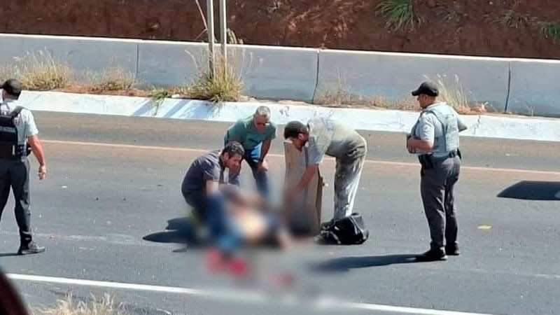 Motociclista se encuentra grave tras sufrir accidente en Taretan, Michoacán