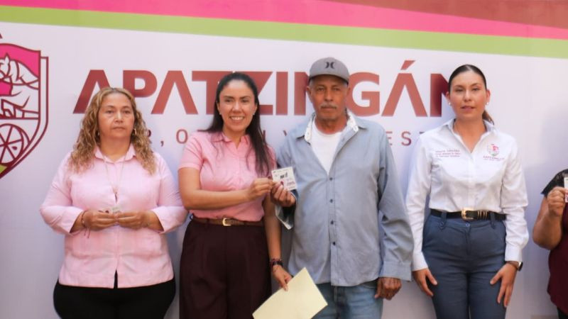 Gobierno de Apatzingán acerca programa Orgullo Migrante a la ciudadanía. 