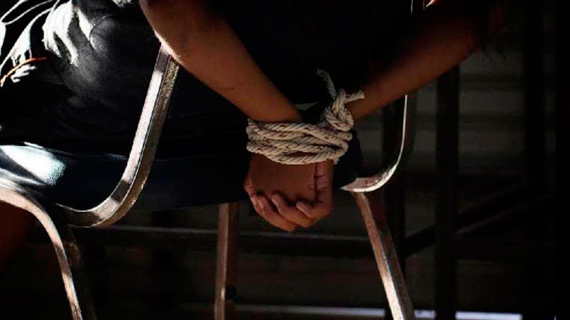 Rescatan a 5 migrantes que estaban privados de su libertad en Tabasco; hay 27 detenidos  