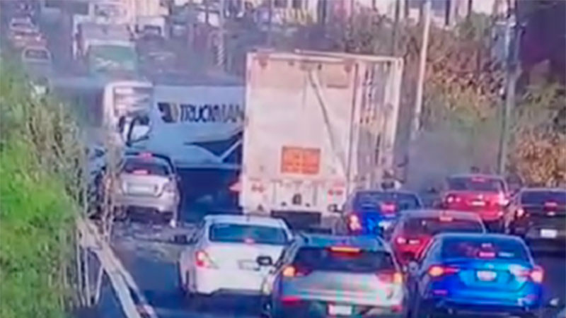 Captan accidente múltiple en la entrada a León, Guanajuato, hay una persona fallecida y nueve lesionados 