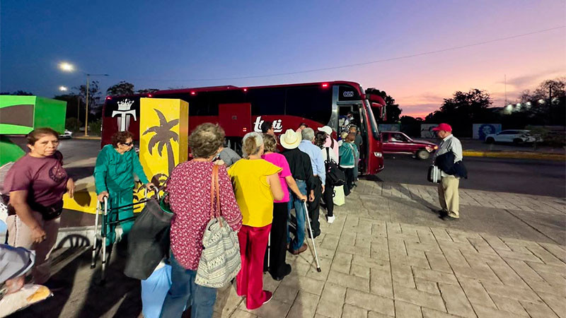 Apoya Ayuntamiento de Lázaro Cárdenas a adultos mayores para continuar con el proceso de obtención de la visa estadounidense a través de Refami 