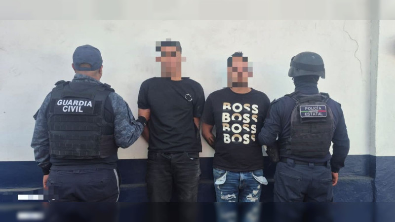 Persecución en Nahuatzen, Michoacán, termina con dos miembros de célula detenidos; 400 cartuchos y equipo táctico asegurado